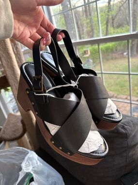 American Eagle Outfitters Black Crisscross Platform Sandals